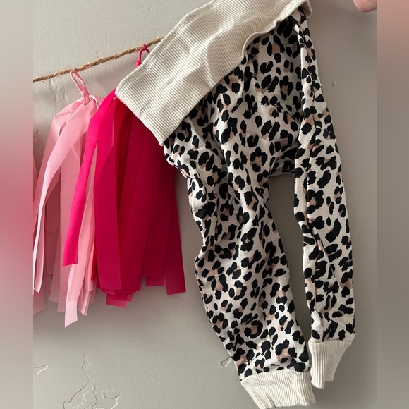 GAP Girls' Dress and Tops (With Free Leopard Sweatpants) Heart and Star Patterns - Picture 5 of 5